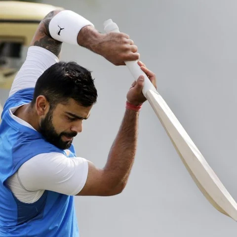 இதுல கோலியைக் கண்டுபிடிங்க பார்க்கலாம்! #VikatanQuiz #10YearsOfKingKohli