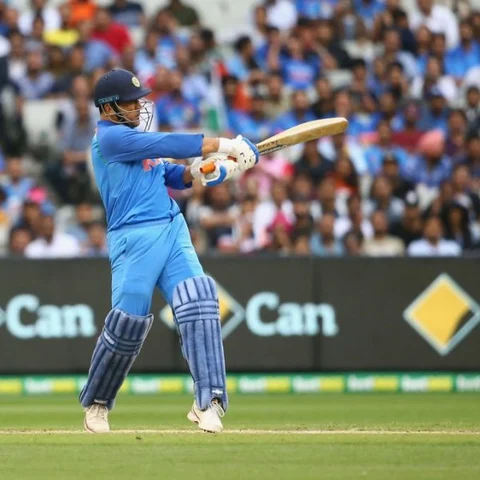 ஆஸ்திரேலியாவைக் கலங்கடித்த தோனி - ஜாதவ்! - ஒருநாள் தொடரையும் கைப்பற்றியது இந்தியா