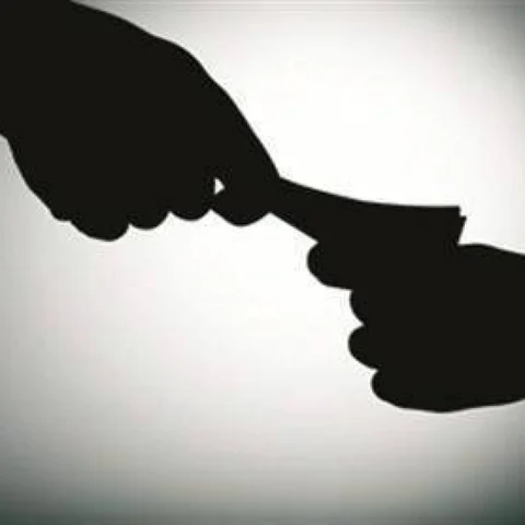 மணியார்டரில் லஞ்சம்... விழுப்புரம் ஆட்சியரை அதிரவைத்த பெண்!