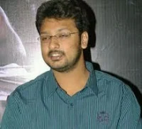 வெளிநாட்டுக்குத் தப்ப திட்டமா? - பாஸ்போர்ட்டை திரும்ப கேட்கிறார் அழகிரி மகன்!