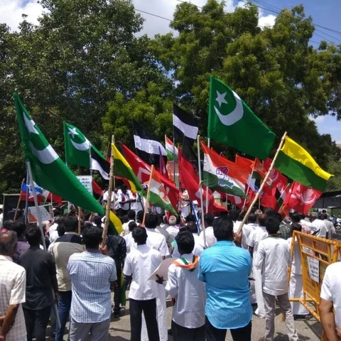 நீட் தேர்வுக்கு எதிராக ஒன்றிணைந்த அரசியல் கட்சிகள் - திருப்பூரில் ஆர்ப்பாட்டம்..!