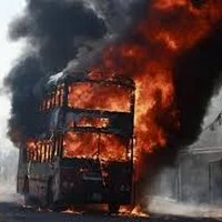கர்நாடகாவில் ஏ.சி. பஸ் தீப்பிடித்து 6 பயணிகள் பரிதாப பலி!