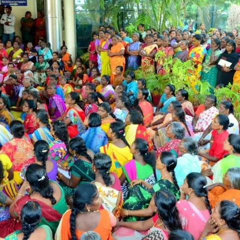 தூத்துக்குடி மாநகராட்சி அலுவலகத்தை முற்றுகையிட்ட எம்.எல்.ஏ. கீதாஜீவன்..!