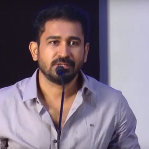 "#MeToo-ல வராத மாதிரி ரொமான்ஸ் பண்ணப் போறேன்!" - 'திமிரு பிடிச்ச' விஜய் ஆண்டனி