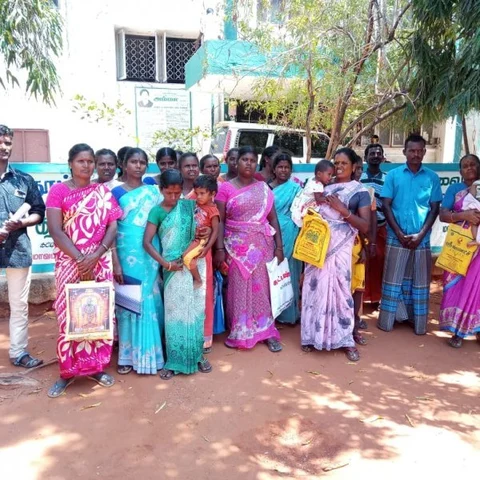 `விலையில்லாக் கறவை மாட்டிலும் முறைகேடு பண்ணுறாங்க!'- கலெக்டரிடம் கிராம மக்கள் புகார்