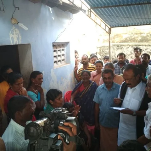 `கேரளாவுடன் இணைந்துவிடுகிறோம்..!' - கொதிக்கும் கன்னியாகுமரி மீனவர்கள்