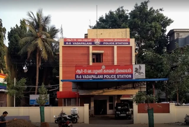 `சீரியலைப் பார்த்தேன்... லவ் பண்ணினேன்!' - நடிகையைத் தேடி வந்த ஈரோடு இன்ஜினீயர்