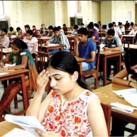 நீட் தேர்வு முடிவுகள் சொல்லும் சேதி இதுதான்! - மருத்துவர்கள் கருத்து #NEET