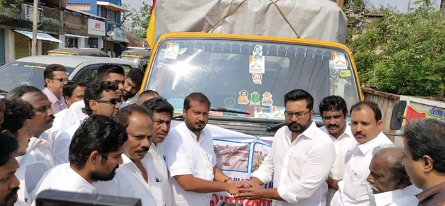 நிவாரணப் பொருள்களுடன் நாகை வந்த சரத்குமார் - தமிமுன் அன்சாரியிடம் வழங்கினார்!