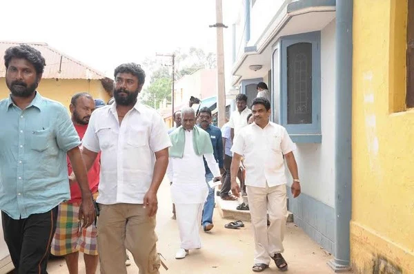 'மேற்குத்தொடர்ச்சி மலை' படப்பிடிப்பு தளத்தில் இளையராஜா!