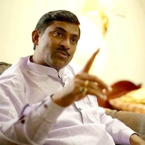 “திருக்குறள் என்றாலே இந்துத்வாதான்!” - பி.ஜே.பி-யின் சர்ச்சைக் குரல் #VikatanExclusive