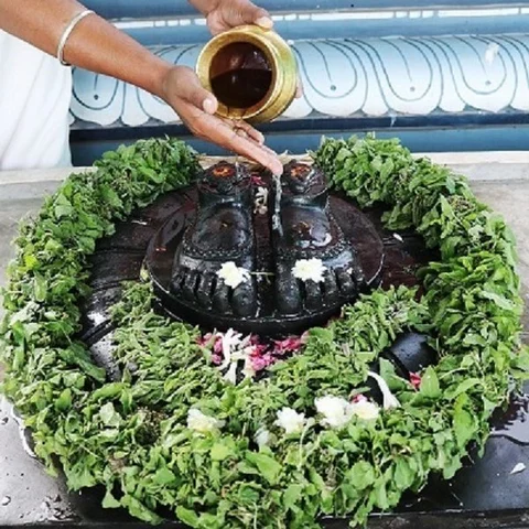 செல்வ வளம் அருளும் அமிர்தகலச அபிஷேகம் - அனுவாவி ஆஞ்சநேயர்கோயிலில் அனுமத் ஜயந்தி!