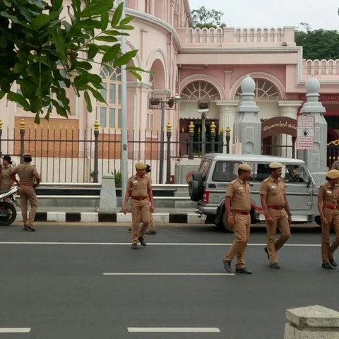 மெரினாவில் போலீஸ் பாதுகாப்பு அதிகரிப்பு: காரணம் இதுதான்!