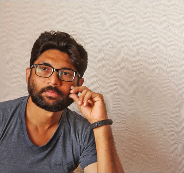 ராஜா to ஜிக்னேஷ்: 8 நிமிட வாசிப்பில் ஆனந்த விகடனின் 12 அசத்தல்கள்!