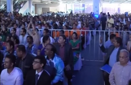 மலேசியாவில் 'வணக்கம்' சொல்லி தமிழர்களை கவர்ந்த மோடி!