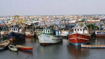 தமிழக மீனவர்கள் 23 பேர் கைது;5 படகுகள் பறிப்பு
