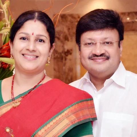''என் கல்யாணப் பரிசை 18 வருஷமா பொக்கிஷமா வைச்சுருக்கேன்!’’ நெகிழும் நடிகை ரேணுகா