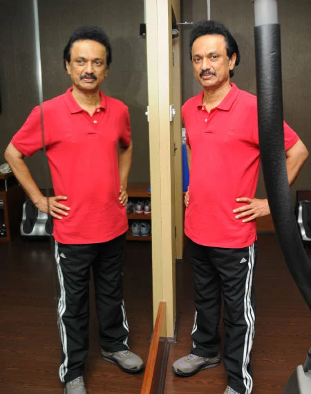 குடும்பத்தை நேசித்தால் புகைப்பதை நிறுத்துங்கள்