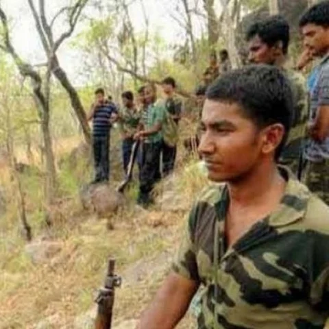 `இனி செம்மரம் வெட்ட வர மாட்டோம்' - தமிழர்களிடம் கோயிலில் சத்தியம் வாங்கிய ஆந்திர போலீஸ்!