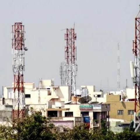 ரிலையன்ஸ் அலைபேசி தொடர்புகள் செயலிழந்த பின்னணி என்ன?
