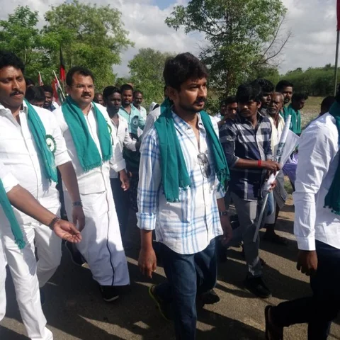 `பிரச்னை தீரும்வரை கொடியை இறக்கப்போவதில்லை!’ - காவிரி உரிமை மீட்புப் பயணத்தில் முழங்கிய தி.மு.க-வினர்