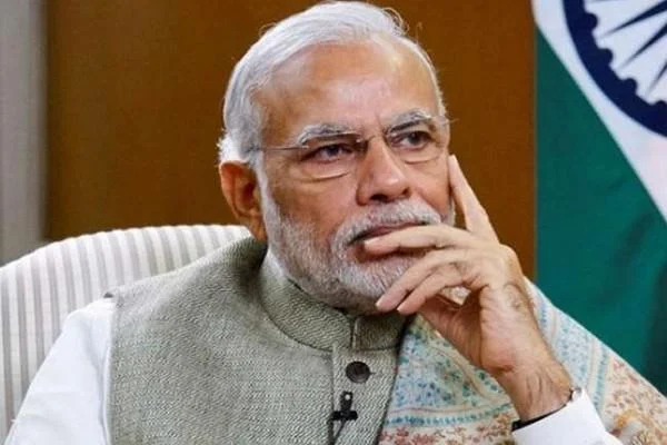 மோடிக்கு மவுசு குறைகிறதா? ஆடை நிறுவனங்கள் சொல்லும் புதுக் கணக்கு!