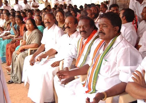 கிடக்கிறது கிடக்கட்டும் கிழவியை தூக்கி மனையில் வை - காங்கிரஸ் காமெடி உண்ணாவிரதம்