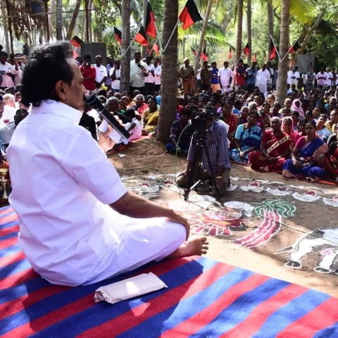 `கோயிலுக்குள் வந்ததை போல் உணர்கிறேன்’ - கிராம சபை நடத்திய ஸ்டாலின் நெகிழ்ச்சி #Thiruvarur