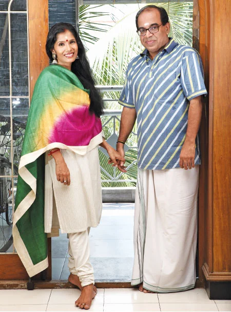 சந்தோஷ ஸ்வரங்கள்... கலக்கும் காதல் தம்பதி!