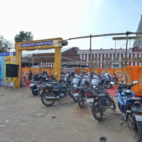 `சாலையோர வியாபாரிகளுக்கு மிரட்டல்; தனியார் நிறுவனத்துக்கு அனுமதி! - தேசபந்து மைதான சர்ச்சை