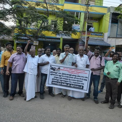 காவல்துறையினருக்கு எதிராக திருவில்லிபுத்தூரில் செய்தியாளர்கள் போராட்டம்
