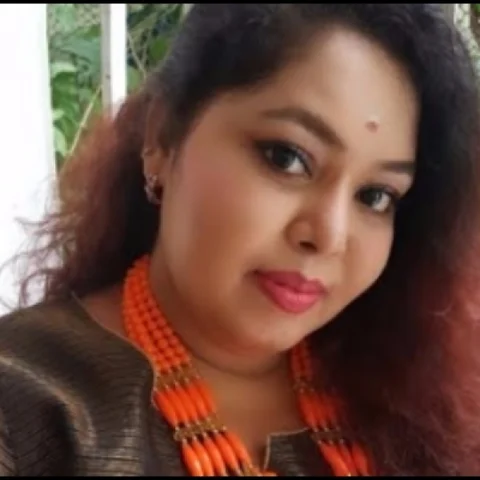 'இறந்த ஜெயலலிதாவோடு செல்ஃபி எடுத்தவர்கள் அவர்கள்!' - கடுகடுக்கிறார் ஆர்த்தி