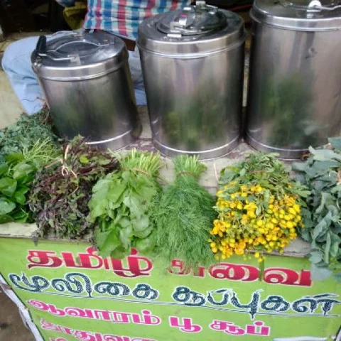நேரடி மூலிகைக் கொள்முதல், ₹ 10 விலை... தஞ்சையைக் கலக்கும் மூலிகை சூப் ஸ்டால்!