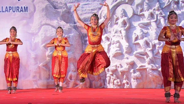 மாமல்லபுரம் நாட்டிய விழா: பரவசத்தில் பார்வையாளர்கள்