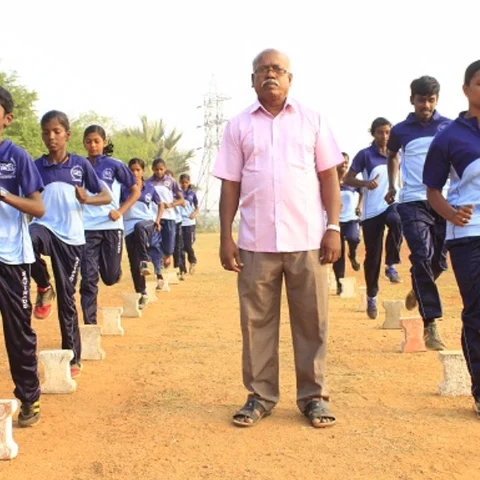 "கிராமத்துல இருந்த எங்களை தேடிக் கண்டுபிடிச்சு விருது கொடுத்ததுலாம்...!" நெகிழும் லோகநாதன் #AnandaVikatanNambikkaiAwards