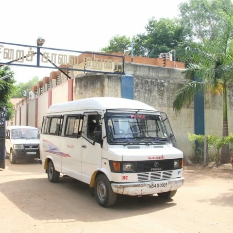 குரல் மாதிரி பரிசோதனை..! சென்னைக்குப் புறப்பட்ட நிர்மலா தேவி
