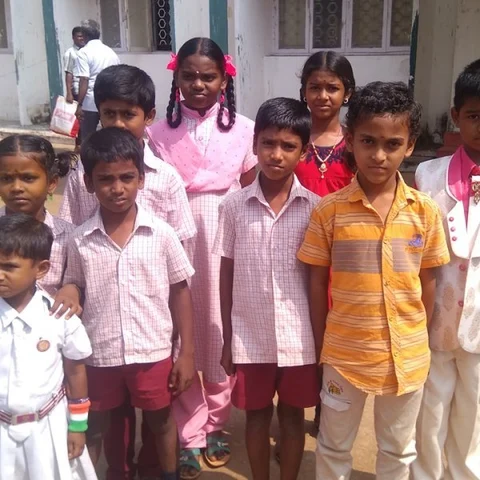 கஜா புயல் நிதியுதவி - சிவகங்கை ஆட்சியரின் மனம் கவர்ந்த மழலையர்கள்!