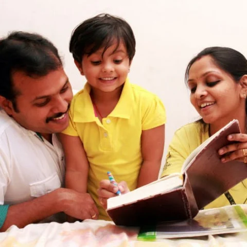 “குழந்தைகளுடைய ஆளுமை, கற்பனை எல்லையற்ற மலர்சிக்கு புத்தக வாசிப்பு அடிப்படை” - எழுத்தாளர் யூமா வாசுகி #ChennaiBookFair