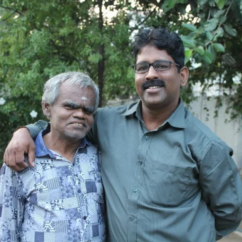 மாணவர்களுக்கு உணவளிக்கும் ஆதரவற்ற முதியவர்கள்! - கோவை நெகிழ்ச்சி