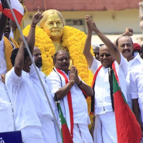 `வெறும் 100 ரூபாய்க்காக இவ்வளவு தூரம் வருவோமா?'- அ.ம.மு.க வேட்பாளர் அறிமுகக் கூட்டத்தில் அதிர்ந்த பெண்