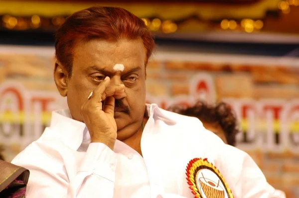 நிர்வாகிகளை சந்திக்கிறார் விஜயகாந்த்- தனித்து போட்டியிடும் முடிவில் மாற்றமா?