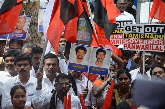 `தீர்ப்பை ஆளுநரே மதிக்கவில்லை!’ - ராஜ்பவன் வாசலில் தீவிரமடையும் போராட்டம் #BanwarilalPurohit
