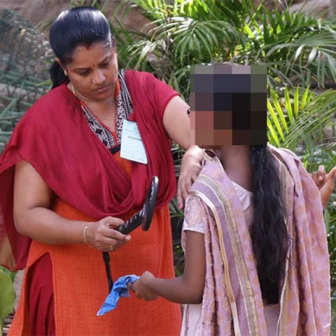துப்பட்டா நீக்கம், உள்ளாடை சோதனை... நீட் தேர்வா... மனித வெடிகுண்டு சோதனையா?!