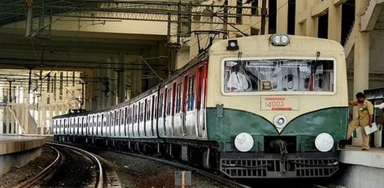 சென்னை புறநகர் ரயில்களில் மொபைல் மூலம் டிக்கெட் புக் செய்வது எப்படி?