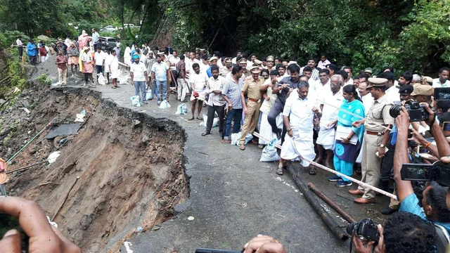 முல்லைப் பெரியாறு அணையின் நீர்மட்டத்தைக் குறைக்கும் பேச்சுக்கே இடமில்லை! - ஓ.பி.எஸ் திட்டவட்டம்