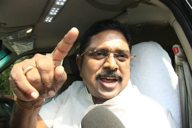 போயஸ் கார்டன் ரெய்டில் கைப்பற்றப்பட்ட பொருள்கள் என்னென்ன..? - விவேக் தகவல்! #ITRaids #LiveUpdates