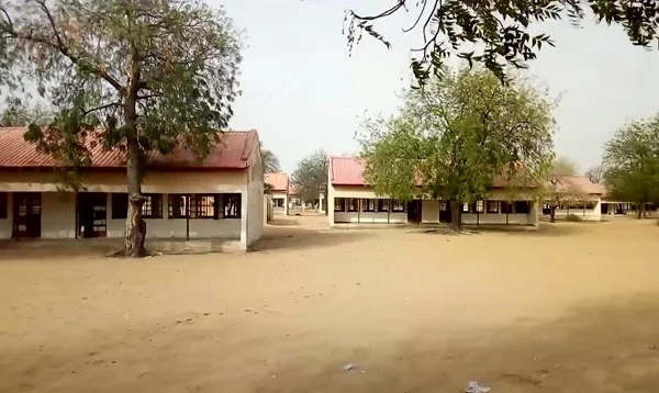நைஜீரிய பள்ளியில் புகுந்து 110 மாணவிகளைக் கடத்திய தீவிரவாதிகள்!