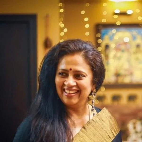``ராதாரவிக்குத் தடை போடுவது சரி, அங்கே கைதட்டி சிரிச்சவங்களுக்கு..?!''- லட்சுமி ராமகிருஷ்ணன்