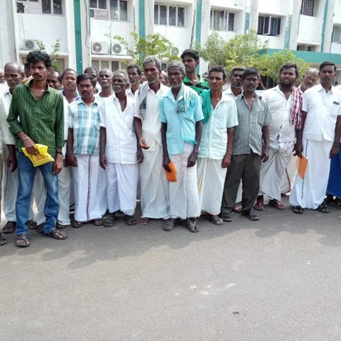 `எங்களுக்கான நிலத்தை அளந்து கொடுங்கள்' - மாவட்ட ஆட்சியரிடம் மனு அளித்த கிராம மக்கள்!