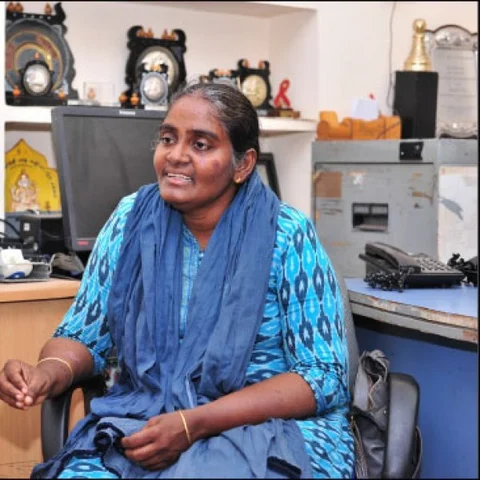 ``என் கைய இறுகப் புடிச்சு அழுதாங்க'- மாங்காடு ஹெச்.ஐ.வி பாதித்த பெண்ணைச் சந்தித்த கௌசல்யா